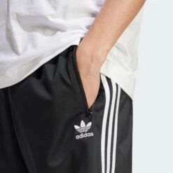 Adidas Pantaloncino Short Adicolor Firebird IU2368 -FreedomSport adidas pantaloncino short adicolor firebird iu2368 4