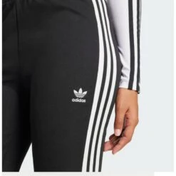 Adidas Pantalone Track Pants Adicolor 3-Stripes Flared JC5783 10 Adidas Pantalone Track Pants Adicolor 3-Stripes Flared JC5783 -FreedomSport adidas pantalone track pants adicolor 3 stripes flared jc5783 4