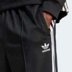 Adidas Pantalone Track Pants Adicolor Baggy Fit IZ4801 8 Adidas Pantalone Track Pants Adicolor Baggy Fit IZ4801 -FreedomSport adidas pantalone track pants adicolor baggy fit iz4801 3