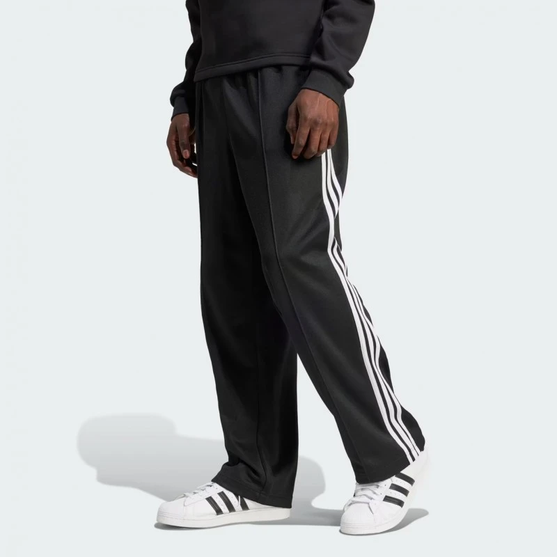 Adidas Pantalone Track Pants Adicolor Baggy Fit IZ4801 1 Adidas Pantalone Track Pants Adicolor Baggy Fit IZ4801