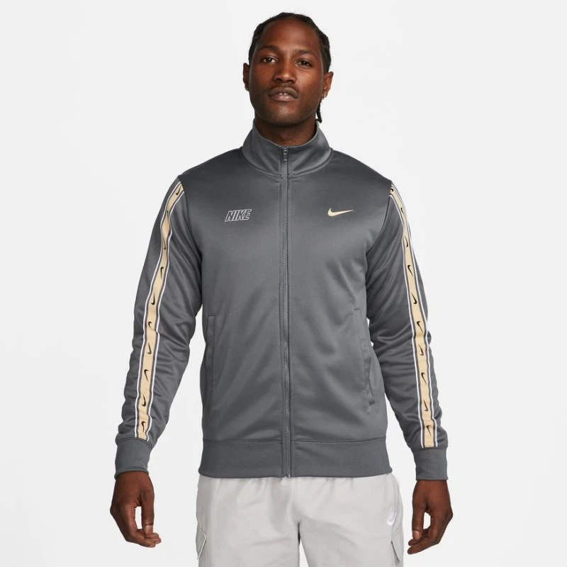Nike Giacca Sportswear Repeat Tracksuit FD1183 068 1 Nike Giacca Sportswear Repeat Tracksuit FD1183 068