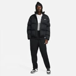 Nike Giubbotto Puffer Sportswear Club FB7368 010 11 Nike Giubbotto Puffer Sportswear Club FB7368 010 -FreedomSport nike giubbotto puffer sportswear club fb7368 010 5