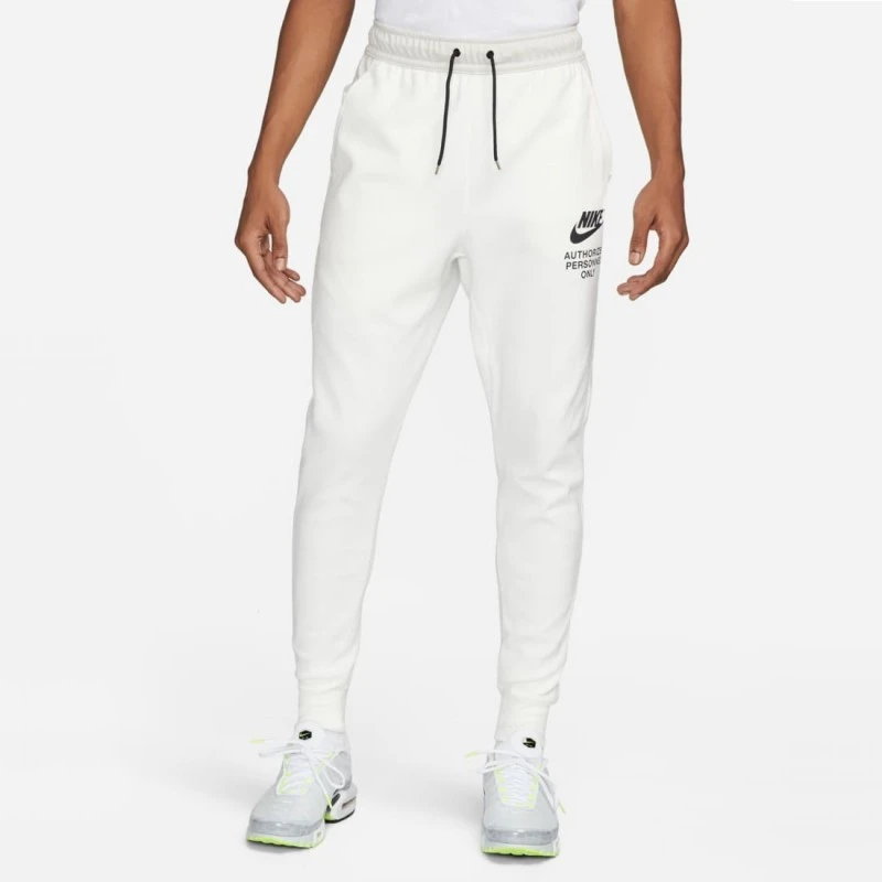 Nike Pantalone Jogger In Fleece Con Grafica DM6552 133 1 Nike Pantalone Jogger In Fleece Con Grafica DM6552 133
